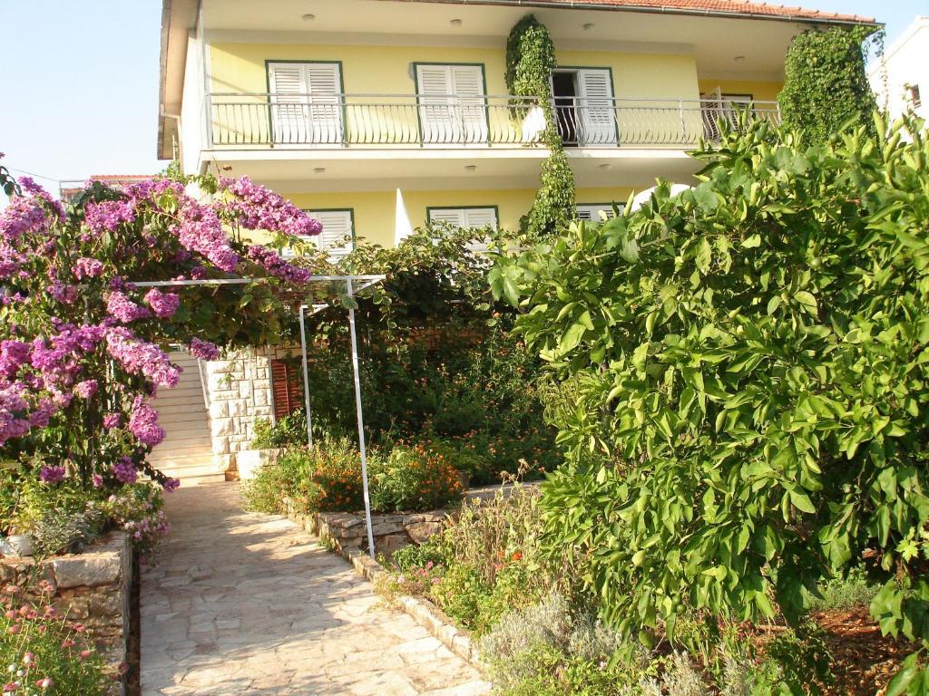 Apartments Lucija Stari Grad  Eksteriør bilde